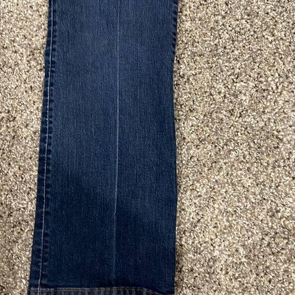 Curvy Fit Jeans - Picture 2 of 6